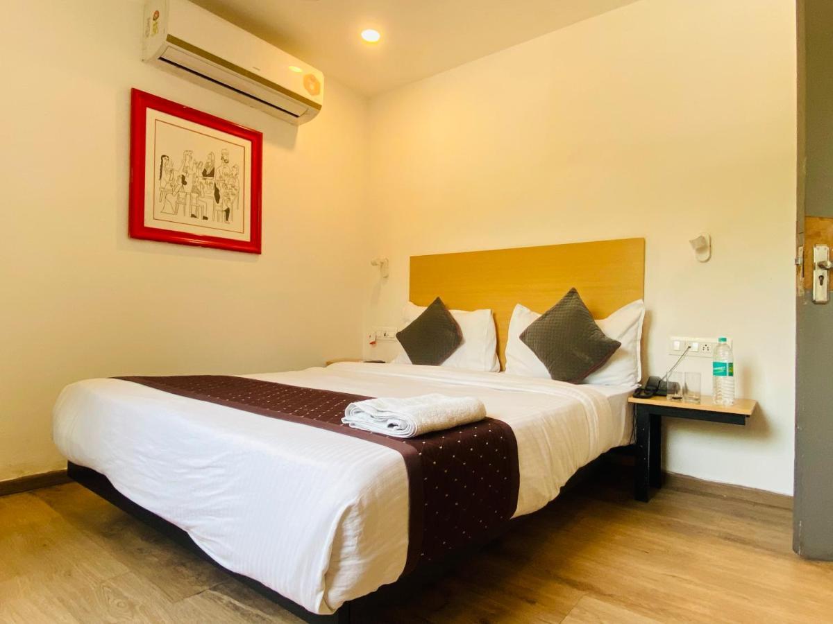 Qotel Hotel Ip Residency East Delhi Preet Vihar Nuova Delhi Esterno foto