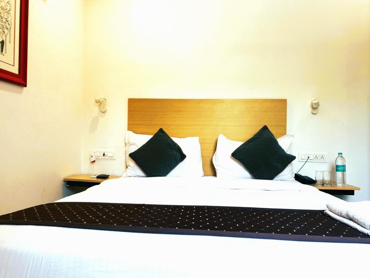 Qotel Hotel Ip Residency East Delhi Preet Vihar Nuova Delhi Esterno foto