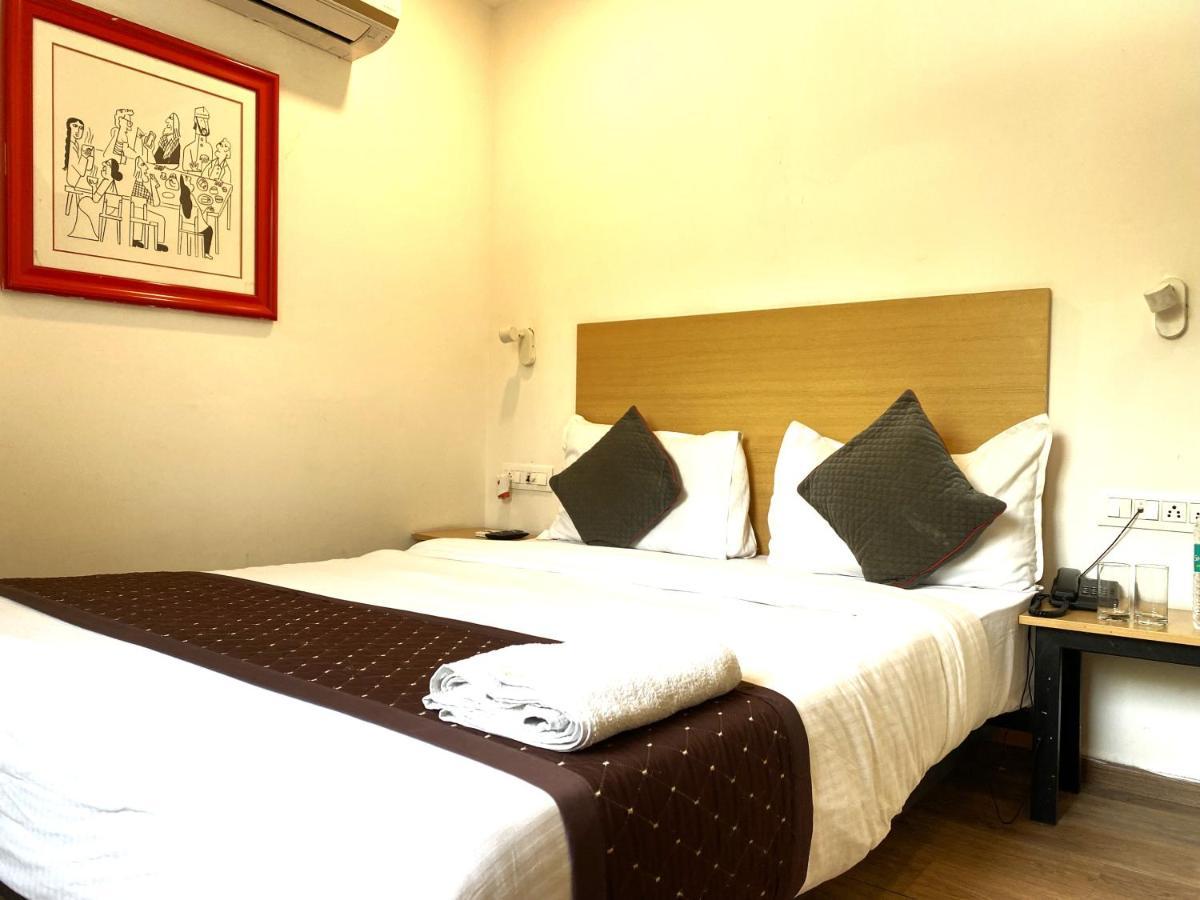 Qotel Hotel Ip Residency East Delhi Preet Vihar Nuova Delhi Esterno foto