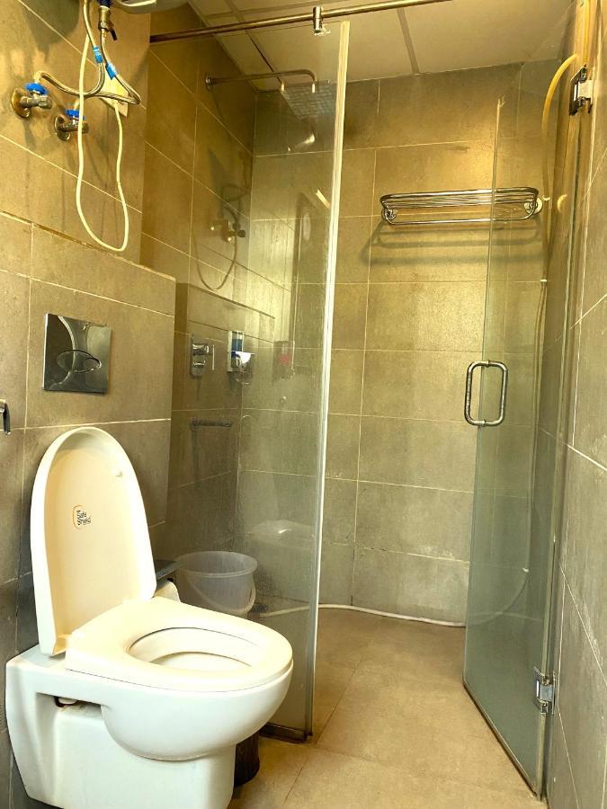 Qotel Hotel Ip Residency East Delhi Preet Vihar Nuova Delhi Esterno foto