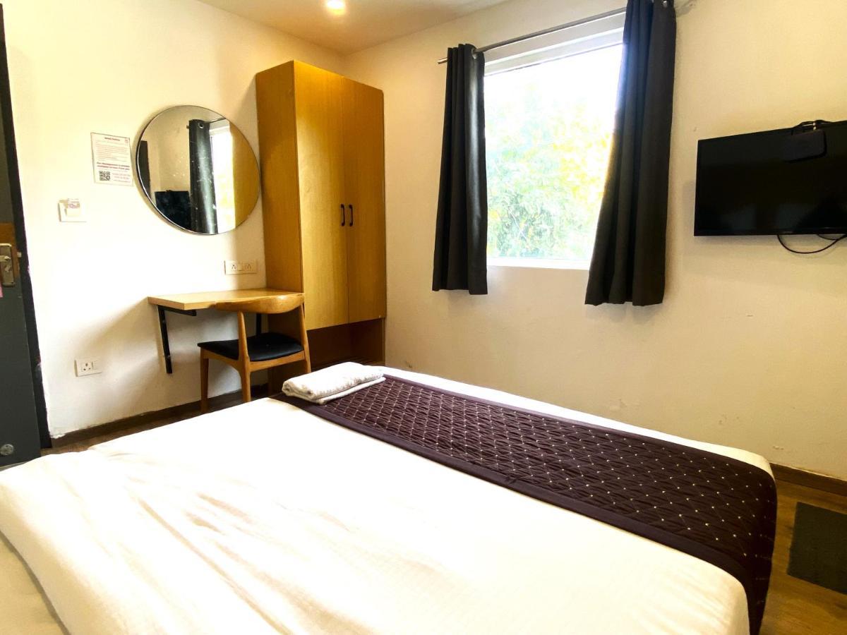 Qotel Hotel Ip Residency East Delhi Preet Vihar Nuova Delhi Esterno foto