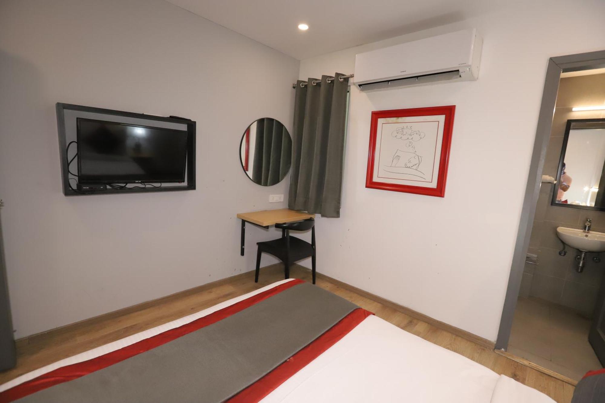 Qotel Hotel Ip Residency East Delhi Preet Vihar Nuova Delhi Esterno foto