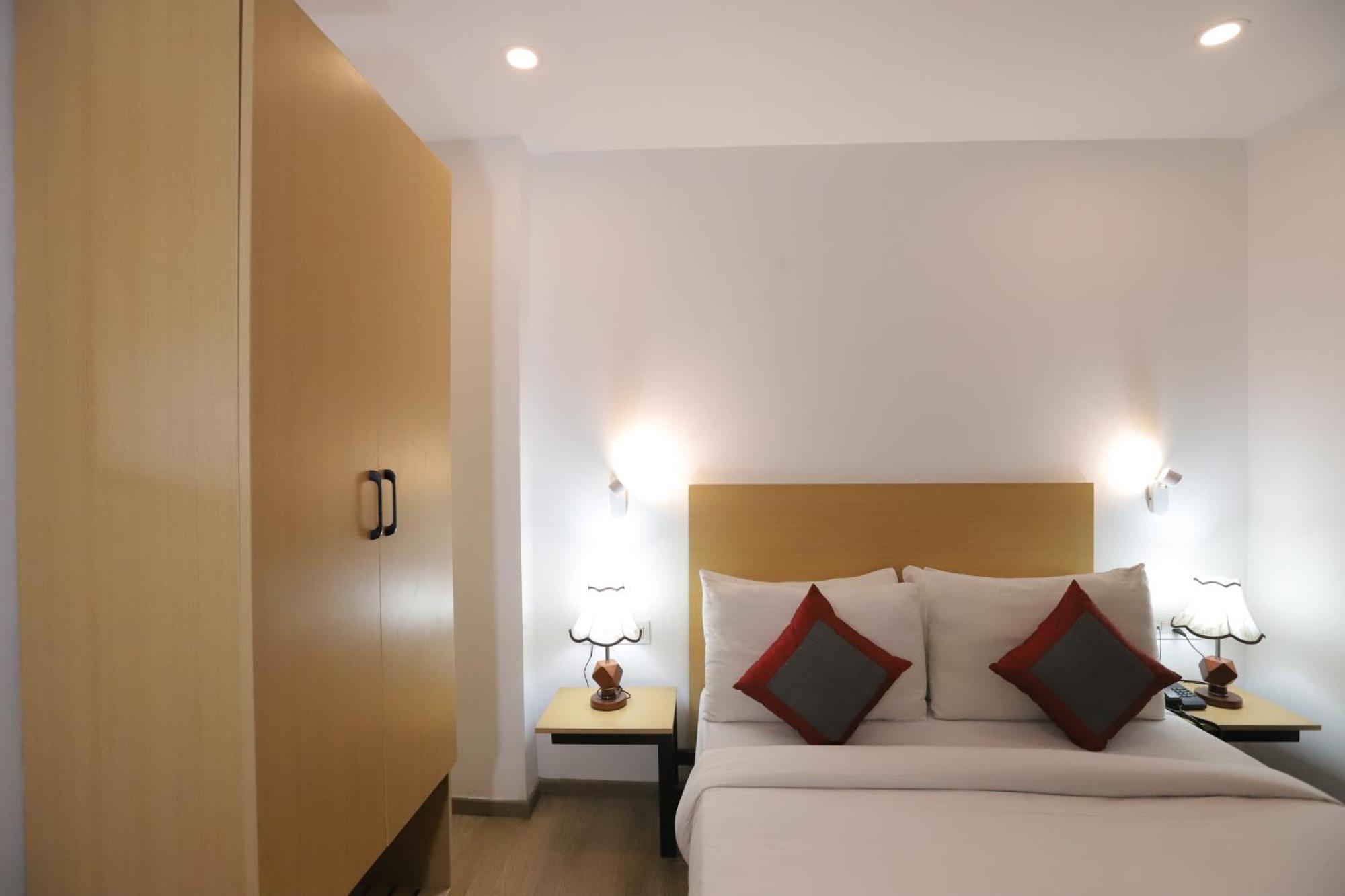 Qotel Hotel Ip Residency East Delhi Preet Vihar Nuova Delhi Esterno foto