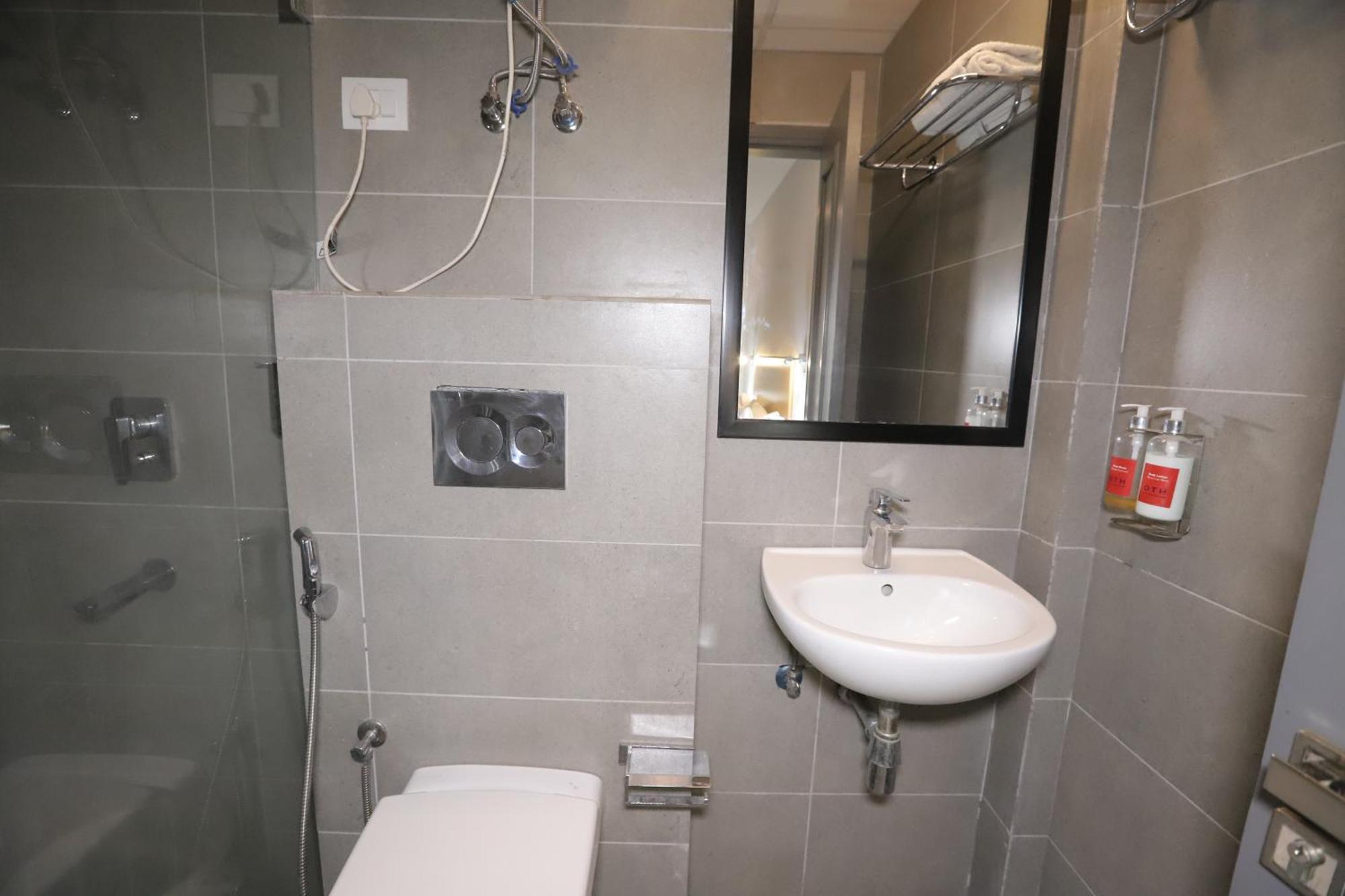 Qotel Hotel Ip Residency East Delhi Preet Vihar Nuova Delhi Esterno foto