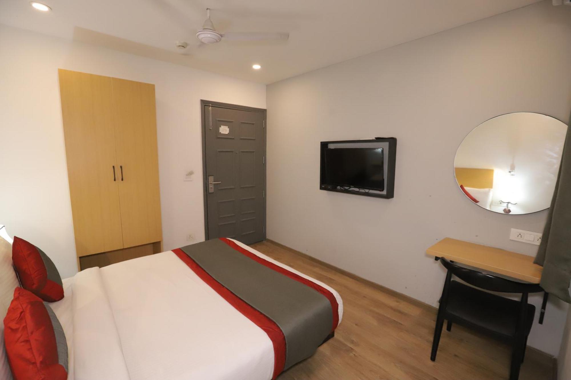 Qotel Hotel Ip Residency East Delhi Preet Vihar Nuova Delhi Esterno foto